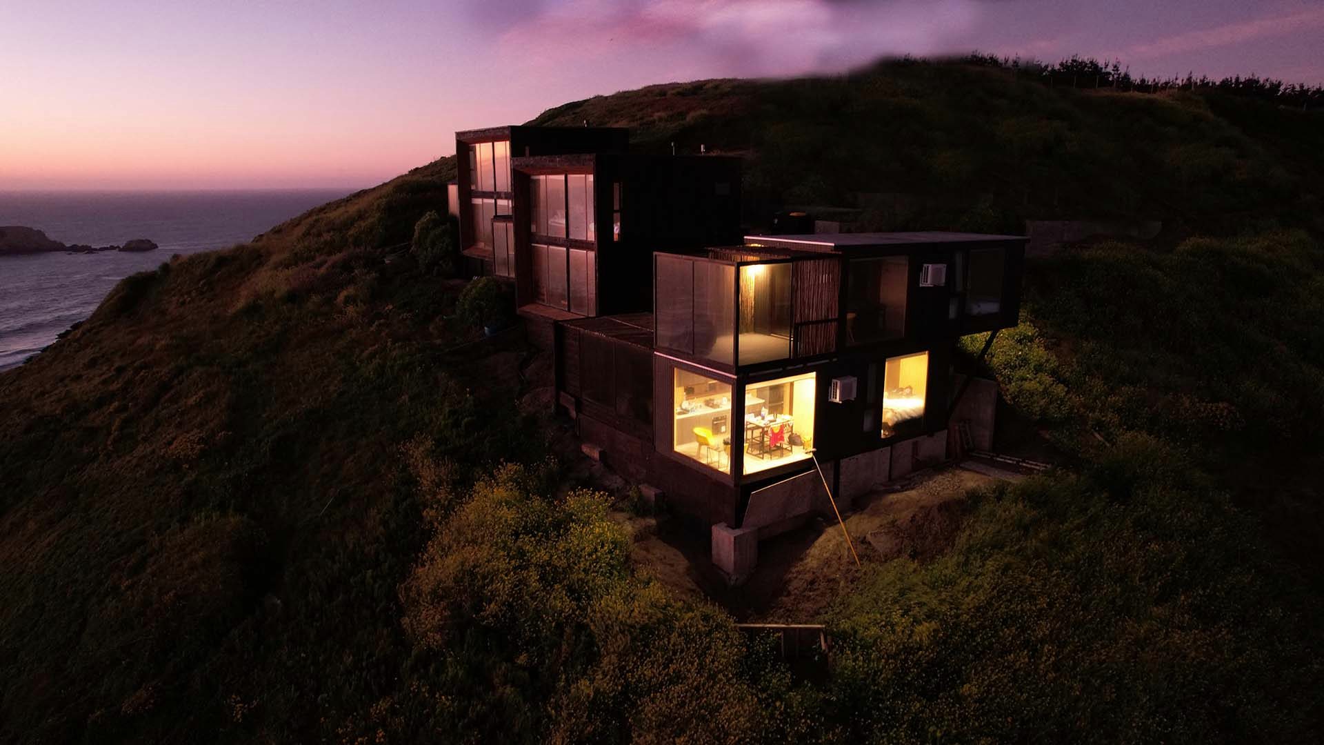 Quadro cabins on the cliff in Matanzas